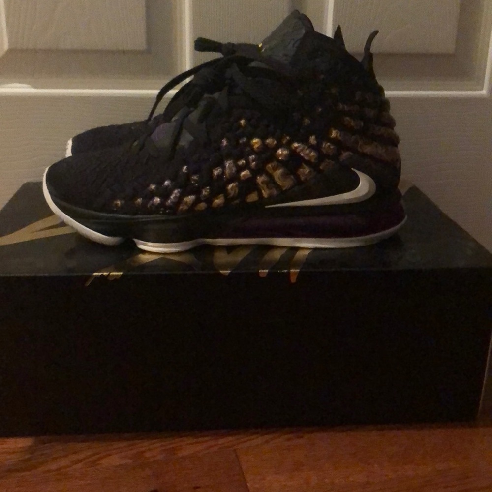 Lebron 17 Lakers